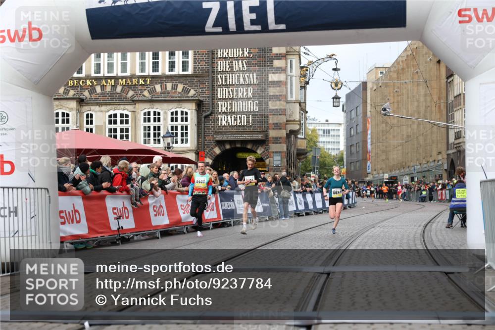 05.10.2025 - 20. swb-Marathon Bremen Yannick Fuchs http://msf.ph/oto/9237784 05.10.2025 10:39:10 Ziel 9403, 10847, 11594 meine-sportfotos.de