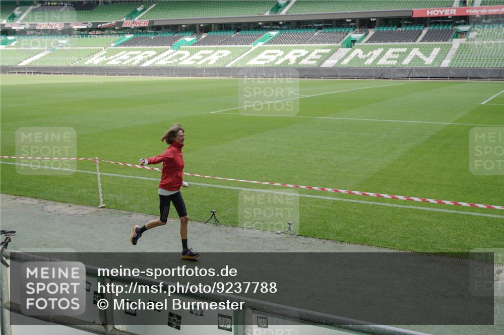 05.10.2025 - 20. swb-Marathon Bremen Michael Burmester http://msf.ph/oto/9237788 05.10.2025 10:33:20 Laufen im Stadion 7077, 9187, 9195, 9197, 9221, 9258, 9260, 9282, 9295, 9318, 9359, 9367, 9392, 9402, 9407, 9424, 9461, 9464, 9475, 9492, 9520, 9539, 9541, 9548, 9560, 9569, 9570, 9574, 9577, 9633, 9650, 9654, 9703, 9717, 9754, 9835, 9855, 9856, 9900, 9918, 9933, 9935, 9939, 9950, 10007, 10008, 10032, 10034, 10042, 10097, 10174, 10232, 10233, 10234, 10253, 10256, 10308, 10309, 10323, 10326, 10349, 10387, 10394, 10402, 10436, 10475, 10484, 10533, 10591, 10755, 10915, 10992, 7165 meine-sportfotos.de