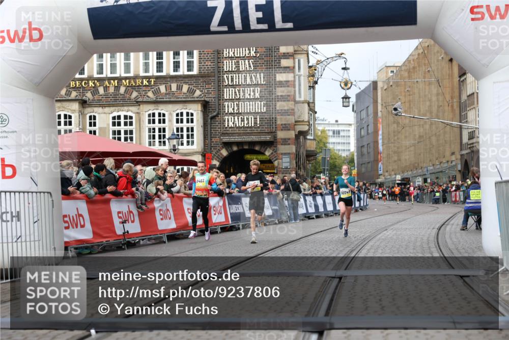 05.10.2025 - 20. swb-Marathon Bremen Yannick Fuchs http://msf.ph/oto/9237806 05.10.2025 10:39:10 Ziel 9403, 10847, 11594 meine-sportfotos.de