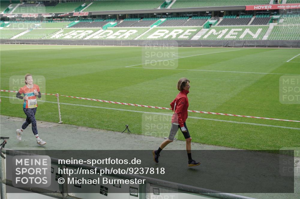 05.10.2025 - 20. swb-Marathon Bremen Michael Burmester http://msf.ph/oto/9237818 05.10.2025 10:33:20 Laufen im Stadion 7077, 9187, 9195, 9197, 9221, 9258, 9260, 9282, 9295, 9318, 9359, 9367, 9392, 9402, 9407, 9424, 9461, 9464, 9475, 9492, 9520, 9539, 9541, 9548, 9560, 9569, 9570, 9574, 9577, 9633, 9650, 9654, 9703, 9717, 9754, 9835, 9855, 9856, 9900, 9918, 9933, 9935, 9939, 9950, 10007, 10008, 10032, 10034, 10042, 10097, 10174, 10232, 10233, 10234, 10253, 10256, 10308, 10309, 10323, 10326, 10349, 10387, 10394, 10402, 10436, 10475, 10484, 10533, 10591, 10755, 10915, 10992, 7165 meine-sportfotos.de