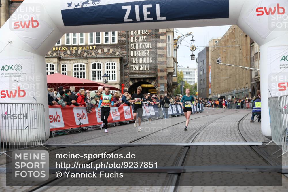 05.10.2025 - 20. swb-Marathon Bremen Yannick Fuchs http://msf.ph/oto/9237851 05.10.2025 10:39:10 Ziel 9403, 10847, 11594 meine-sportfotos.de