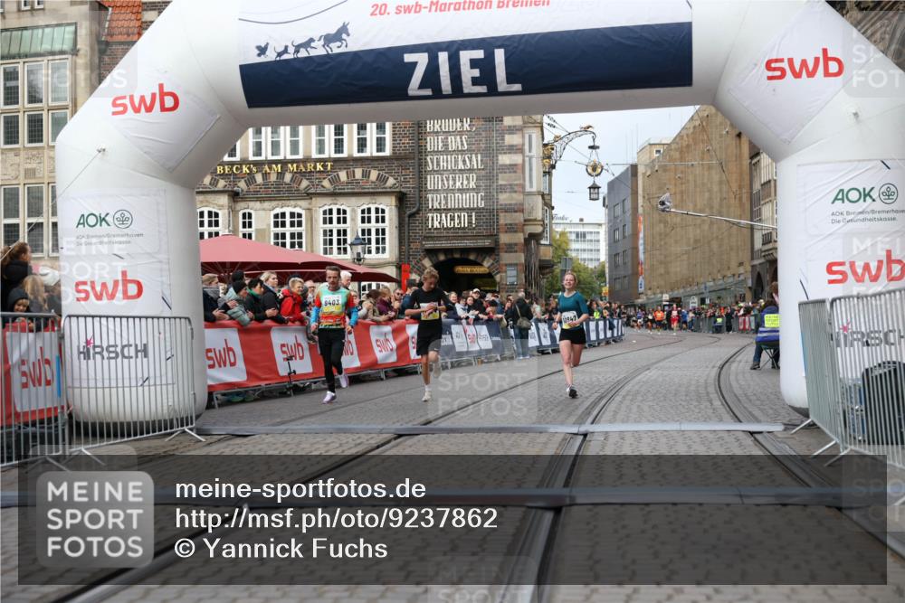 05.10.2025 - 20. swb-Marathon Bremen Yannick Fuchs http://msf.ph/oto/9237862 05.10.2025 10:39:11 Ziel 9403, 10847, 11594 meine-sportfotos.de
