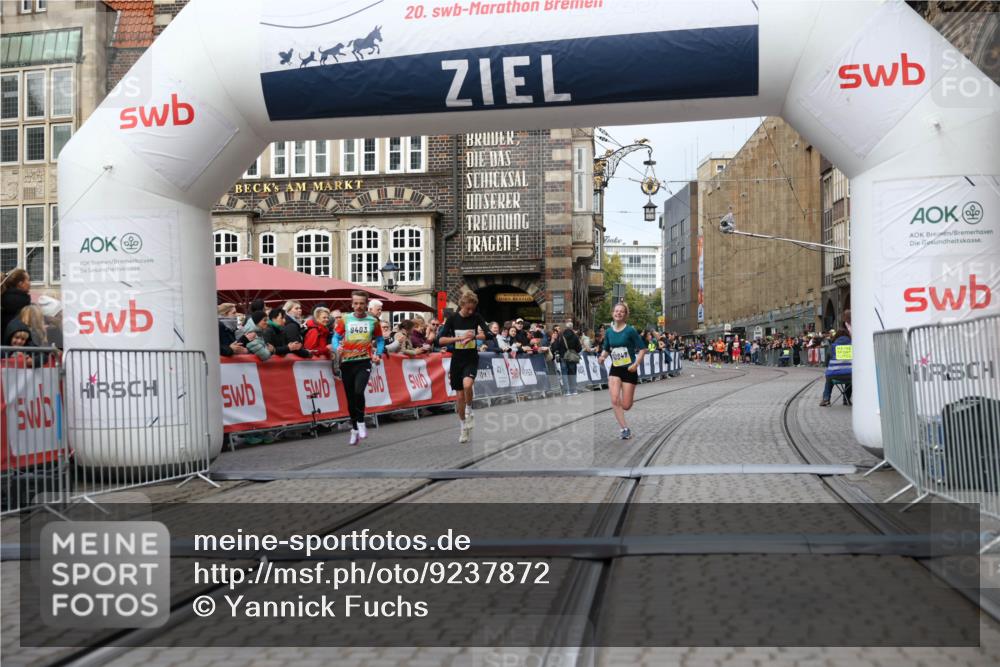 05.10.2025 - 20. swb-Marathon Bremen Yannick Fuchs http://msf.ph/oto/9237872 05.10.2025 10:39:11 Ziel 9403, 10847, 11594 meine-sportfotos.de