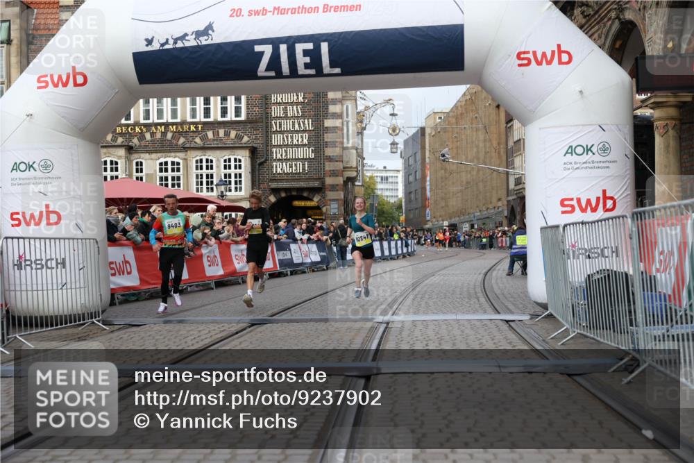 05.10.2025 - 20. swb-Marathon Bremen Yannick Fuchs http://msf.ph/oto/9237902 05.10.2025 10:39:11 Ziel 9403, 10847, 11594 meine-sportfotos.de