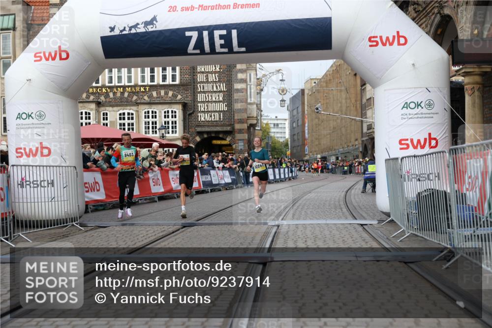 05.10.2025 - 20. swb-Marathon Bremen Yannick Fuchs http://msf.ph/oto/9237914 05.10.2025 10:39:11 Ziel 9403, 10847, 11594 meine-sportfotos.de