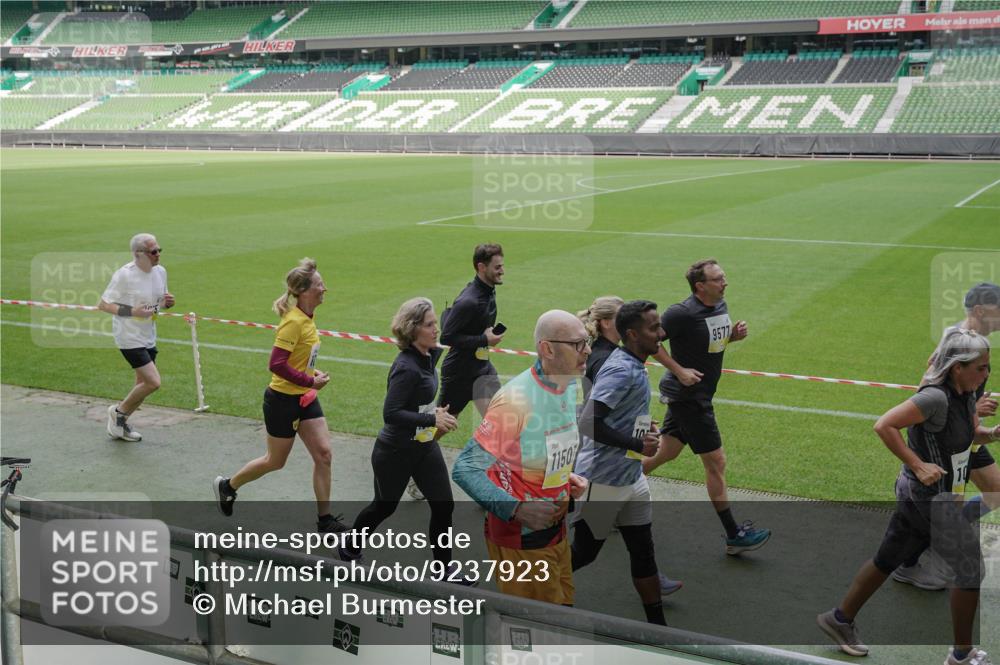 05.10.2025 - 20. swb-Marathon Bremen Michael Burmester http://msf.ph/oto/9237923 05.10.2025 10:33:23 Laufen im Stadion 7077, 9000, 9195, 9197, 9221, 9258, 9260, 9282, 9295, 9318, 9359, 9367, 9392, 9402, 9407, 9424, 9461, 9464, 9492, 9520, 9539, 9541, 9560, 9569, 9570, 9574, 9577, 9633, 9650, 9654, 9703, 9717, 9754, 9811, 9835, 9855, 9856, 9900, 9918, 9933, 9935, 9939, 9950, 10008, 10032, 10034, 10042, 10097, 10174, 10232, 10233, 10234, 10253, 10256, 10308, 10309, 10323, 10326, 10349, 10387, 10394, 10402, 10436, 10475, 10484, 10533, 10591, 10755, 10794, 10915, 10992, 7165 meine-sportfotos.de