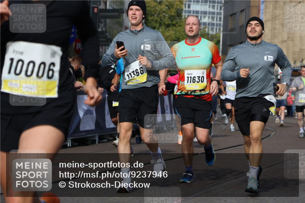 05.10.2025 - 20. swb-Marathon Bremen Strokosch-Dieckow http://msf.ph/oto/9237946 05.10.2025 10:56:10 Ziel 9258, 9811, 9855, 9968, 10006, 10009, 10664, 10989, 10992, 11095, 11364, 11366, 11554, 11620, 11630, 11693, 11741 meine-sportfotos.de