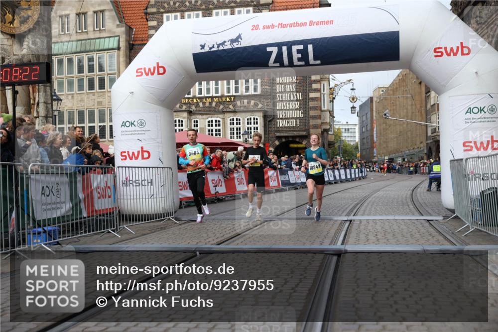 05.10.2025 - 20. swb-Marathon Bremen Yannick Fuchs http://msf.ph/oto/9237955 05.10.2025 10:39:12 Ziel 9403, 10847, 11594 meine-sportfotos.de