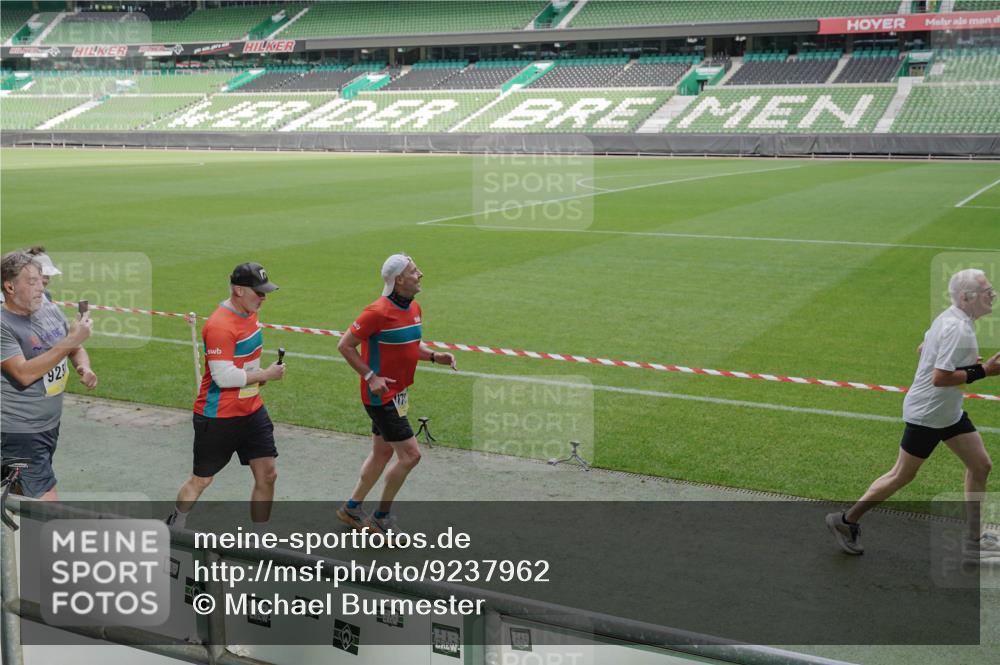 05.10.2025 - 20. swb-Marathon Bremen Michael Burmester http://msf.ph/oto/9237962 05.10.2025 10:33:25 Laufen im Stadion 7077, 9000, 9195, 9197, 9221, 9258, 9260, 9282, 9295, 9318, 9359, 9367, 9392, 9402, 9407, 9424, 9461, 9464, 9492, 9520, 9539, 9541, 9560, 9569, 9570, 9574, 9577, 9633, 9650, 9654, 9703, 9717, 9754, 9811, 9835, 9855, 9856, 9900, 9918, 9933, 9935, 9939, 9950, 10008, 10032, 10034, 10042, 10097, 10180, 10232, 10233, 10234, 10253, 10256, 10308, 10309, 10323, 10326, 10349, 10387, 10394, 10402, 10436, 10475, 10484, 10533, 10546, 10591, 10755, 10794, 10915, 10992, 7165 meine-sportfotos.de