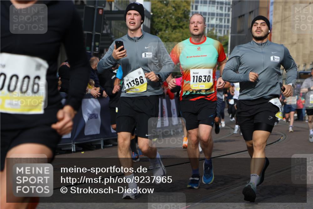05.10.2025 - 20. swb-Marathon Bremen Strokosch-Dieckow http://msf.ph/oto/9237965 05.10.2025 10:56:10 Ziel 9258, 9811, 9855, 9968, 10006, 10009, 10664, 10989, 10992, 11095, 11364, 11366, 11554, 11620, 11630, 11693, 11741 meine-sportfotos.de