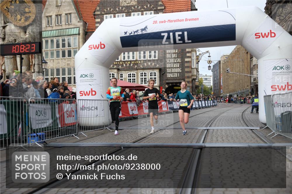 05.10.2025 - 20. swb-Marathon Bremen Yannick Fuchs http://msf.ph/oto/9238000 05.10.2025 10:39:12 Ziel 9403, 10847, 11594 meine-sportfotos.de