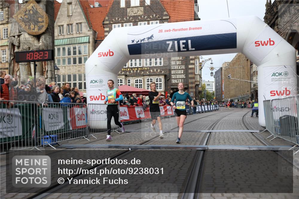 05.10.2025 - 20. swb-Marathon Bremen Yannick Fuchs http://msf.ph/oto/9238031 05.10.2025 10:39:12 Ziel 9403, 10847, 11594 meine-sportfotos.de
