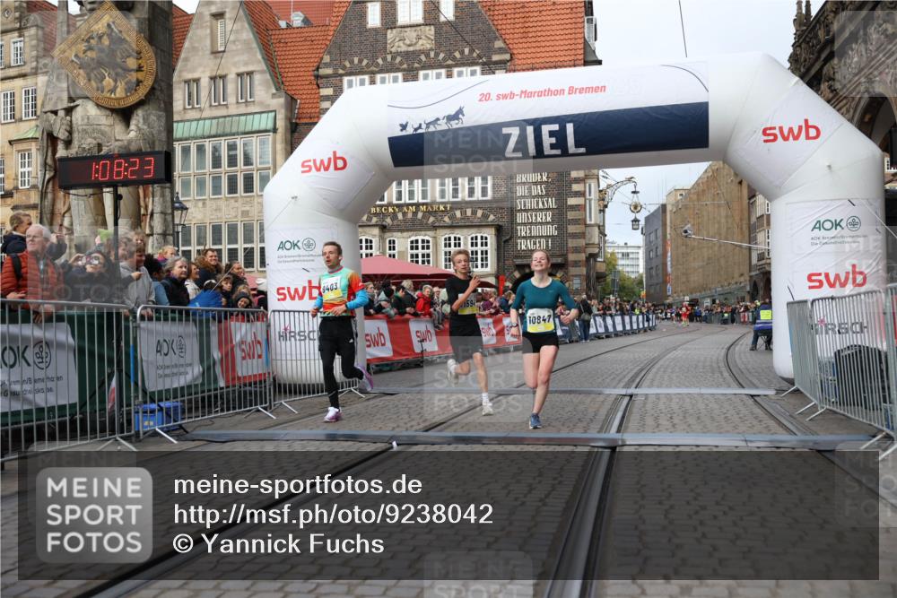 05.10.2025 - 20. swb-Marathon Bremen Yannick Fuchs http://msf.ph/oto/9238042 05.10.2025 10:39:12 Ziel 9403, 10847, 11594 meine-sportfotos.de