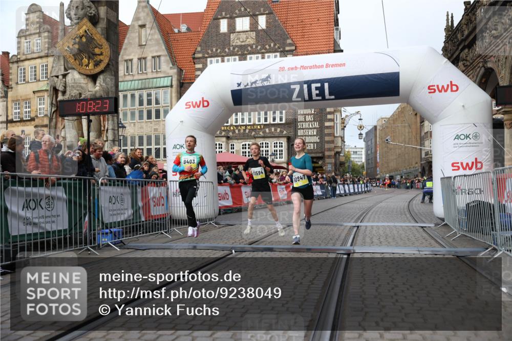 05.10.2025 - 20. swb-Marathon Bremen Yannick Fuchs http://msf.ph/oto/9238049 05.10.2025 10:39:12 Ziel 9403, 10847, 11594 meine-sportfotos.de