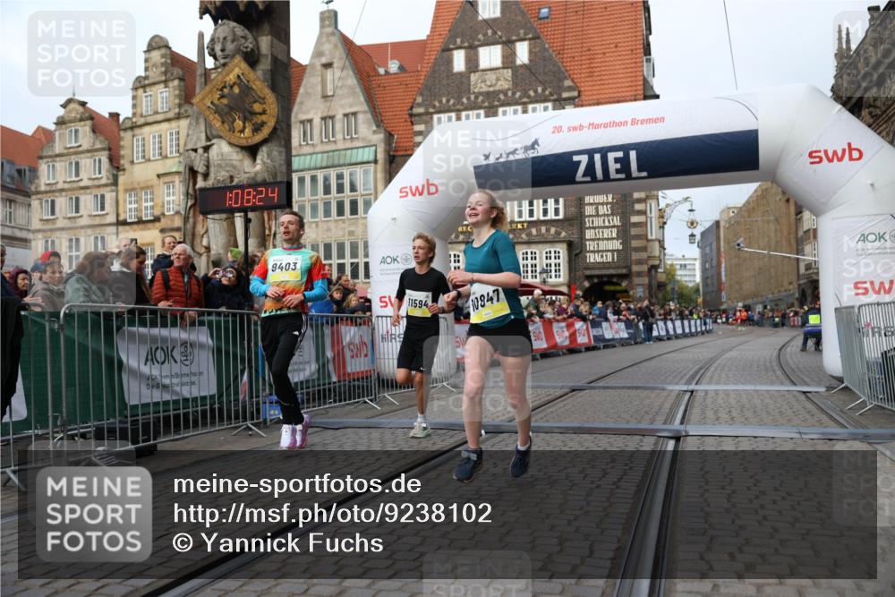 05.10.2025 - 20. swb-Marathon Bremen Yannick Fuchs http://msf.ph/oto/9238102 05.10.2025 10:39:13 Ziel 9403, 10847, 11594 meine-sportfotos.de