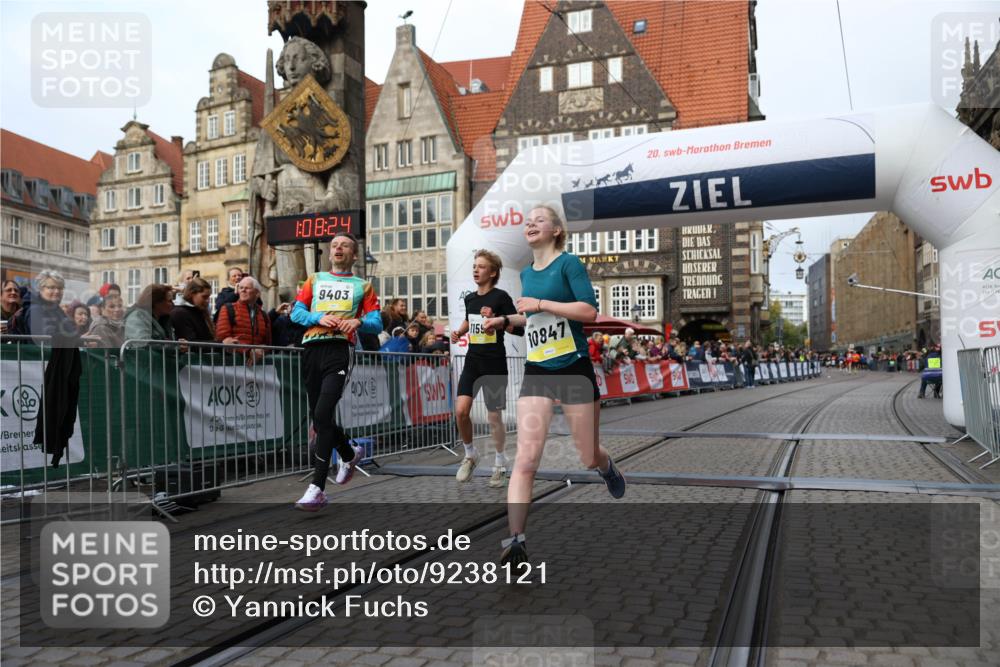 05.10.2025 - 20. swb-Marathon Bremen Yannick Fuchs http://msf.ph/oto/9238121 05.10.2025 10:39:13 Ziel 9403, 10847, 11594 meine-sportfotos.de