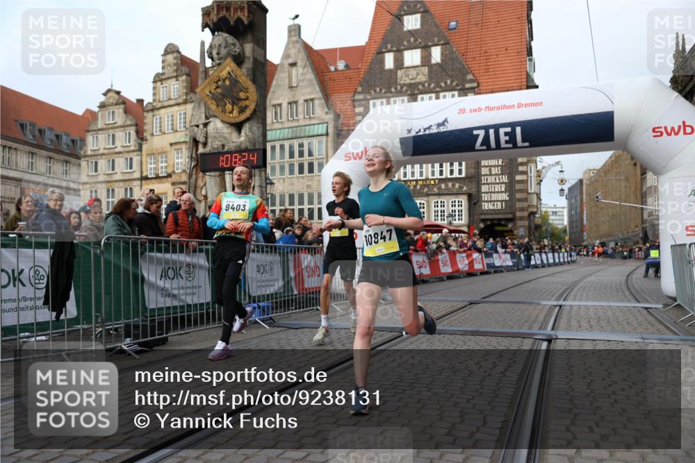 05.10.2025 - 20. swb-Marathon Bremen Yannick Fuchs http://msf.ph/oto/9238131 05.10.2025 10:39:13 Ziel 9403, 10847, 11594 meine-sportfotos.de