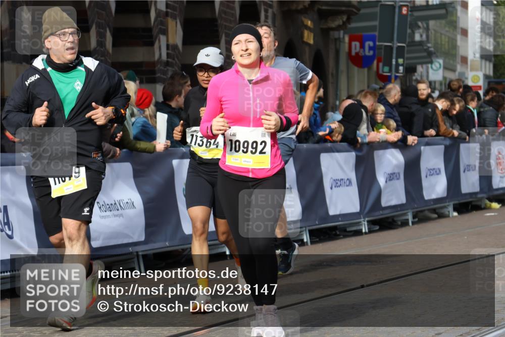 05.10.2025 - 20. swb-Marathon Bremen Strokosch-Dieckow http://msf.ph/oto/9238147 05.10.2025 10:56:15 Ziel 9258, 9855, 9968, 10028, 10191, 10196, 10424, 10590, 10992, 11364, 11366, 11554, 11630, 11662, 11741 meine-sportfotos.de