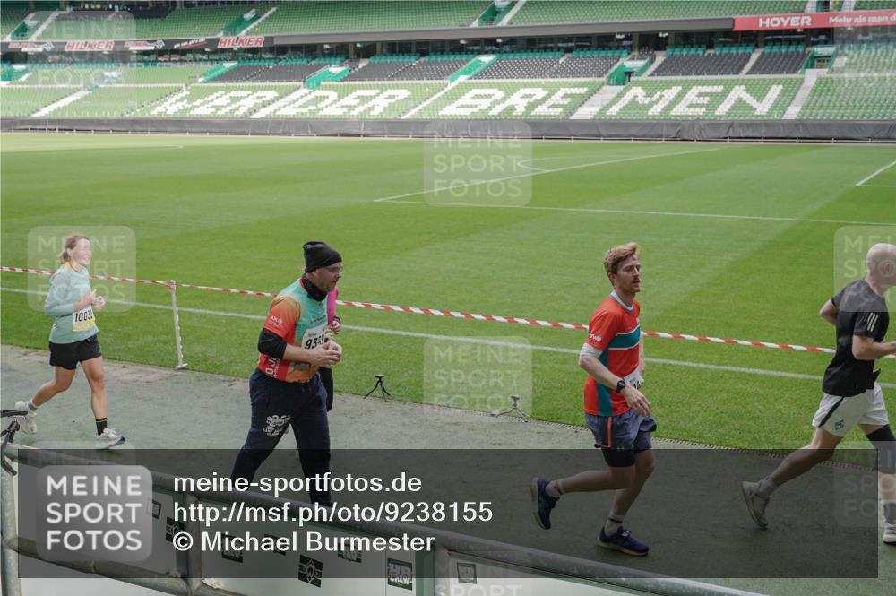 05.10.2025 - 20. swb-Marathon Bremen Michael Burmester http://msf.ph/oto/9238155 05.10.2025 10:33:30 Laufen im Stadion 5172, 7077, 9000, 9195, 9197, 9221, 9258, 9260, 9282, 9295, 9359, 9367, 9392, 9402, 9424, 9461, 9464, 9492, 9520, 9529, 9539, 9541, 9560, 9569, 9570, 9574, 9577, 9633, 9650, 9654, 9703, 9717, 9811, 9835, 9855, 9856, 9900, 9918, 9933, 9935, 9950, 10008, 10032, 10034, 10042, 10180, 10232, 10233, 10234, 10253, 10256, 10287, 10307, 10323, 10387, 10394, 10402, 10475, 10484, 10533, 10546, 10591, 10755, 10758, 10794, 10915, 10992, 7165, 9407 meine-sportfotos.de