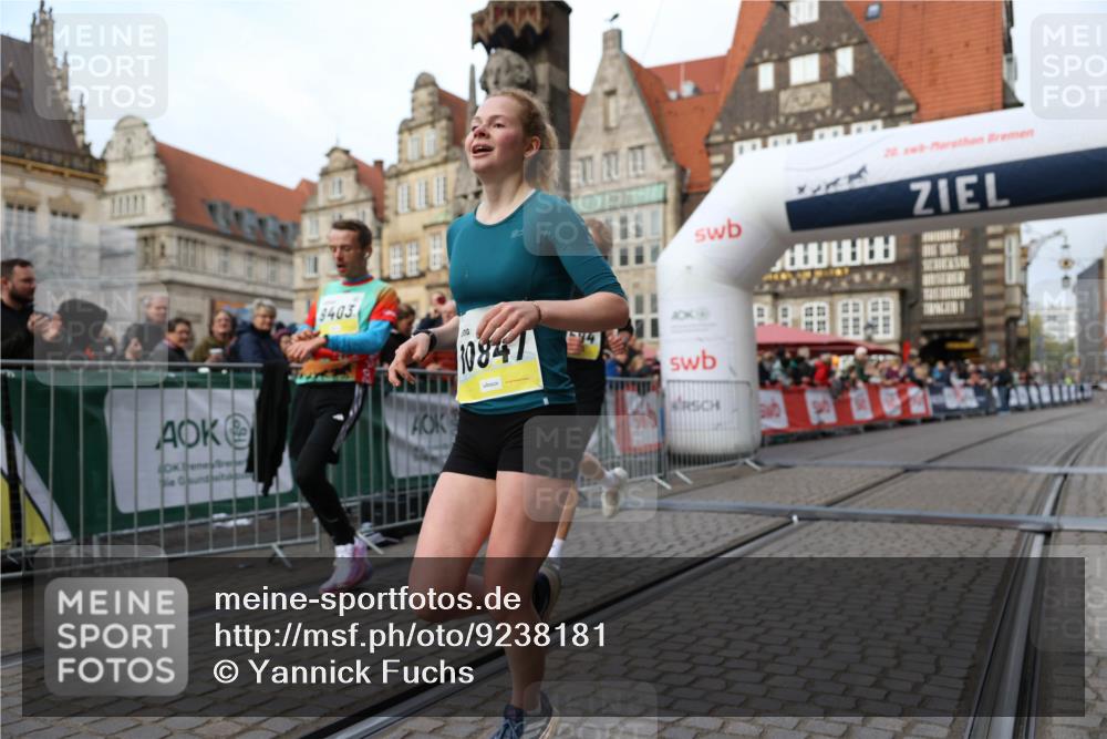 05.10.2025 - 20. swb-Marathon Bremen Yannick Fuchs http://msf.ph/oto/9238181 05.10.2025 10:39:14 Ziel 9403, 10847, 11594 meine-sportfotos.de