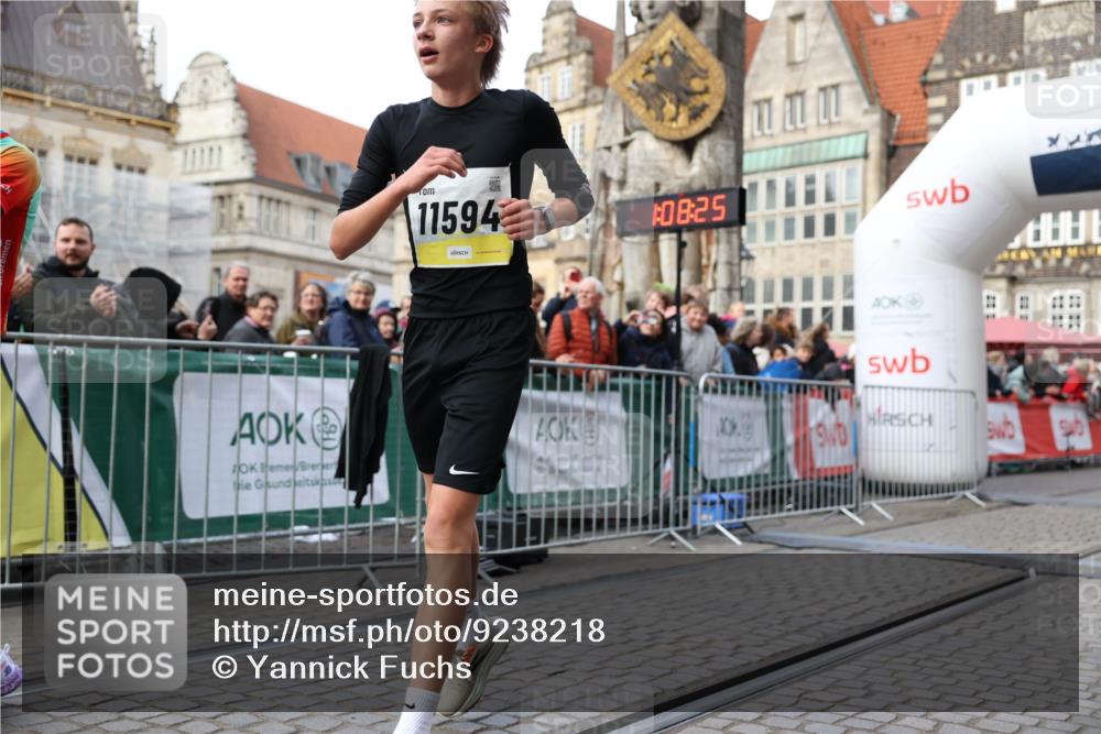 05.10.2025 - 20. swb-Marathon Bremen Yannick Fuchs http://msf.ph/oto/9238218 05.10.2025 10:39:15 Ziel 9403, 10847, 11594 meine-sportfotos.de