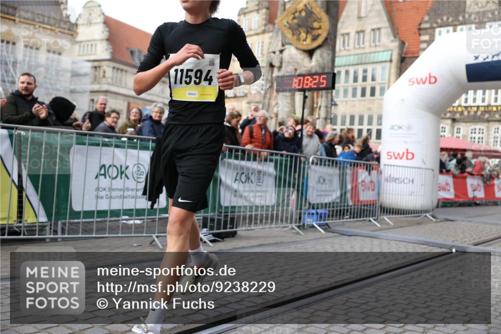 05.10.2025 - 20. swb-Marathon Bremen Yannick Fuchs http://msf.ph/oto/9238229 05.10.2025 10:39:15 Ziel 9403, 10847, 11594 meine-sportfotos.de