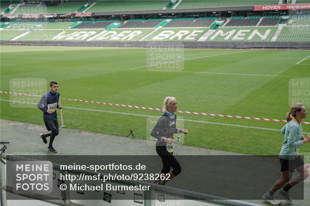 05.10.2025 - 20. swb-Marathon Bremen Michael Burmester http://msf.ph/oto/9238262 05.10.2025 10:33:32 Laufen im Stadion 5172, 7077, 9000, 9195, 9197, 9221, 9258, 9260, 9282, 9295, 9359, 9367, 9392, 9402, 9424, 9461, 9492, 9520, 9529, 9539, 9541, 9560, 9569, 9570, 9574, 9577, 9633, 9654, 9703, 9717, 9811, 9835, 9855, 9856, 9900, 9918, 9933, 9935, 9950, 10008, 10015, 10032, 10034, 10042, 10180, 10232, 10233, 10234, 10253, 10256, 10287, 10302, 10307, 10323, 10387, 10394, 10402, 10475, 10484, 10533, 10546, 10591, 10755, 10758, 10794, 10915, 10992, 7165, 9295, 9407, 9461 meine-sportfotos.de