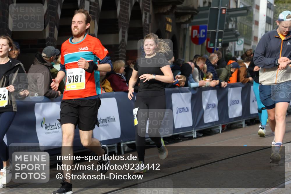 05.10.2025 - 20. swb-Marathon Bremen Strokosch-Dieckow http://msf.ph/oto/9238442 05.10.2025 10:56:20 Ziel 9424, 9783, 9932, 10028, 10191, 10196, 10387, 10424, 10546, 10590, 11554, 11662, 11723 meine-sportfotos.de