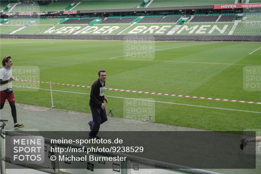 05.10.2025 - 20. swb-Marathon Bremen Michael Burmester http://msf.ph/oto/9238529 05.10.2025 10:33:43 Laufen im Stadion 5172, 7077, 9000, 9221, 9258, 9260, 9282, 9309, 9314, 9359, 9424, 9489, 9520, 9521, 9529, 9539, 9541, 9560, 9569, 9577, 9633, 9654, 9717, 9811, 9835, 9855, 9881, 9882, 9902, 9935, 10008, 10015, 10028, 10032, 10107, 10180, 10195, 10231, 10232, 10233, 10234, 10253, 10256, 10287, 10302, 10307, 10323, 10387, 10394, 10466, 10484, 10533, 10546, 10590, 10591, 10755, 10758, 10794, 10915, 10992, 9195, 9197, 9295, 9367, 9392, 9402, 9407, 9461, 9492 meine-sportfotos.de