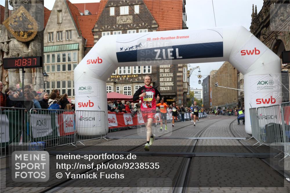 05.10.2025 - 20. swb-Marathon Bremen Yannick Fuchs http://msf.ph/oto/9238535 05.10.2025 10:39:26 Ziel 7111, 9239, 9863, 10908, 11067 meine-sportfotos.de