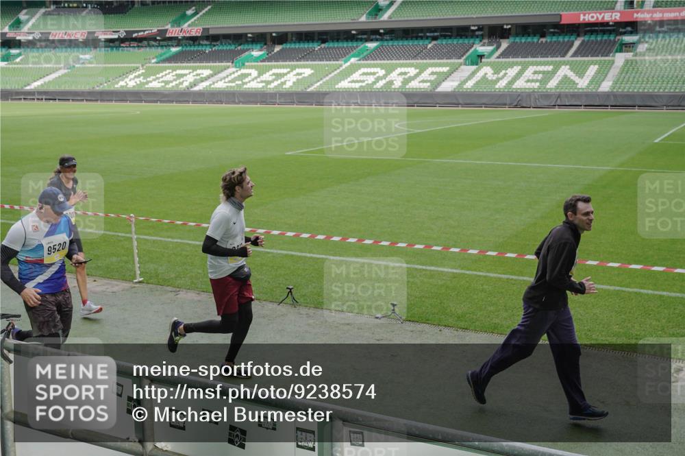 05.10.2025 - 20. swb-Marathon Bremen Michael Burmester http://msf.ph/oto/9238574 05.10.2025 10:33:44 Laufen im Stadion 5172, 7077, 9000, 9221, 9258, 9260, 9266, 9282, 9309, 9314, 9359, 9424, 9489, 9520, 9521, 9529, 9539, 9541, 9560, 9569, 9577, 9633, 9654, 9717, 9811, 9835, 9855, 9881, 9882, 9902, 9935, 10008, 10015, 10028, 10032, 10107, 10180, 10195, 10231, 10232, 10233, 10234, 10253, 10256, 10287, 10302, 10307, 10323, 10387, 10394, 10466, 10484, 10533, 10546, 10590, 10591, 10755, 10758, 10794, 10915, 10992, 9195, 9197, 9295, 9367, 9392, 9402, 9407, 9461, 9492 meine-sportfotos.de