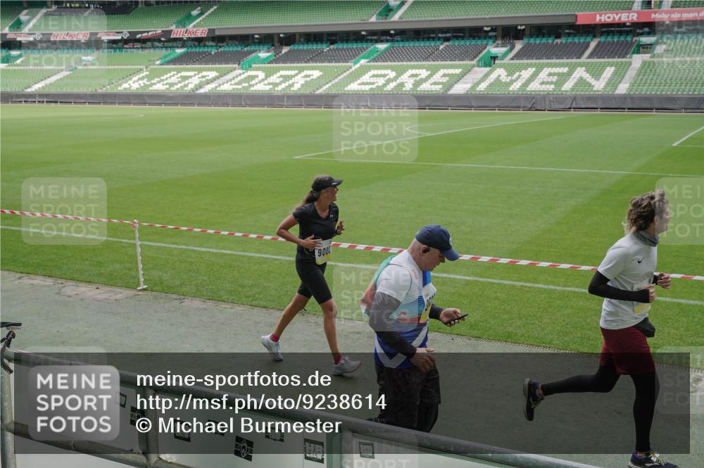 05.10.2025 - 20. swb-Marathon Bremen Michael Burmester http://msf.ph/oto/9238614 05.10.2025 10:33:45 Laufen im Stadion 5172, 7077, 9000, 9221, 9258, 9260, 9266, 9282, 9309, 9314, 9359, 9424, 9489, 9520, 9521, 9529, 9539, 9541, 9560, 9569, 9577, 9633, 9654, 9717, 9811, 9835, 9855, 9881, 9882, 9902, 9935, 10008, 10015, 10028, 10032, 10107, 10116, 10180, 10195, 10231, 10232, 10233, 10234, 10253, 10256, 10287, 10302, 10307, 10323, 10387, 10394, 10466, 10484, 10533, 10546, 10590, 10591, 10755, 10758, 10794, 10915, 10992, 9195, 9197, 9295, 9367, 9392, 9402, 9407, 9461, 9492 meine-sportfotos.de