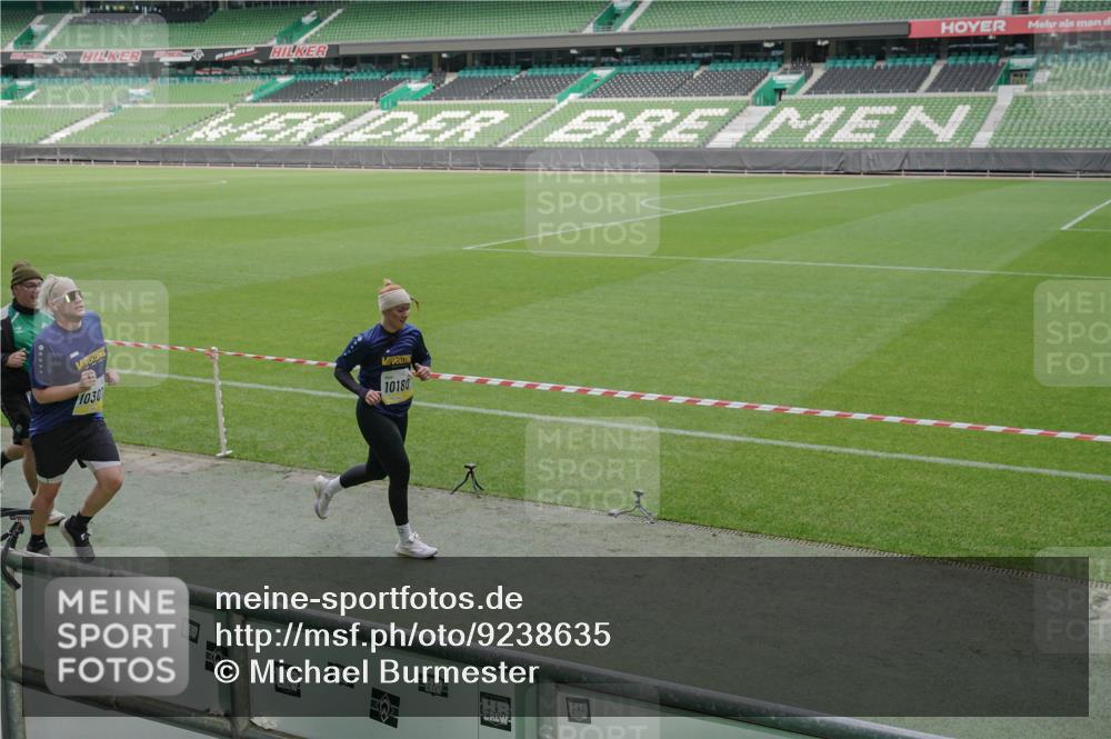 05.10.2025 - 20. swb-Marathon Bremen Michael Burmester http://msf.ph/oto/9238635 05.10.2025 10:33:46 Laufen im Stadion 5172, 7077, 9000, 9221, 9258, 9260, 9266, 9282, 9309, 9314, 9359, 9424, 9489, 9520, 9521, 9529, 9539, 9541, 9560, 9569, 9577, 9633, 9654, 9717, 9811, 9835, 9855, 9881, 9882, 9902, 9935, 10008, 10015, 10028, 10032, 10107, 10116, 10180, 10195, 10231, 10232, 10233, 10256, 10287, 10302, 10307, 10323, 10387, 10394, 10466, 10484, 10533, 10546, 10590, 10591, 10755, 10758, 10794, 10915, 10992, 9195, 9197, 9295, 9367, 9392, 9402, 9407, 9461, 9492 meine-sportfotos.de