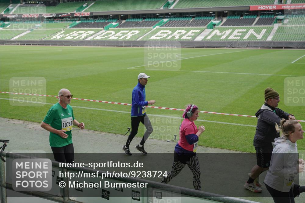 05.10.2025 - 20. swb-Marathon Bremen Michael Burmester http://msf.ph/oto/9238724 05.10.2025 10:33:48 Laufen im Stadion 5172, 7077, 9000, 9221, 9258, 9266, 9282, 9309, 9314, 9359, 9424, 9489, 9520, 9521, 9529, 9539, 9541, 9560, 9569, 9577, 9633, 9654, 9717, 9811, 9835, 9855, 9881, 9882, 9902, 9935, 10008, 10015, 10028, 10032, 10069, 10107, 10116, 10178, 10180, 10195, 10231, 10232, 10233, 10256, 10287, 10302, 10307, 10323, 10387, 10466, 10484, 10533, 10546, 10590, 10591, 10755, 10758, 10794, 10915, 10992, 9195, 9197, 9260, 9295, 9367, 9392, 9402, 9407, 9461, 9492 meine-sportfotos.de