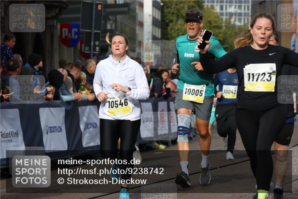 05.10.2025 - 20. swb-Marathon Bremen Strokosch-Dieckow http://msf.ph/oto/9238742 05.10.2025 10:56:27 Ziel 9424, 9783, 9790, 9932, 10005, 10042, 10179, 10387, 10546, 10648, 11100, 11253, 11260, 11571, 11723 meine-sportfotos.de