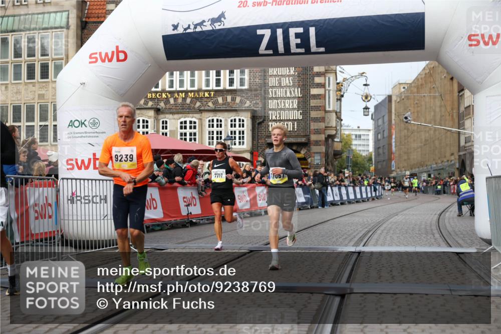 05.10.2025 - 20. swb-Marathon Bremen Yannick Fuchs http://msf.ph/oto/9238769 05.10.2025 10:39:29 Ziel 7111, 9239, 9863, 10908, 11067, 11343 meine-sportfotos.de