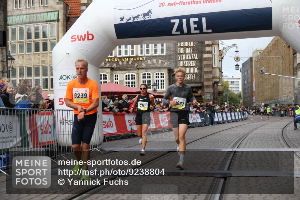 05.10.2025 - 20. swb-Marathon Bremen Yannick Fuchs http://msf.ph/oto/9238804 05.10.2025 10:39:29 Ziel 7111, 9239, 9863, 10908, 11067, 11343 meine-sportfotos.de