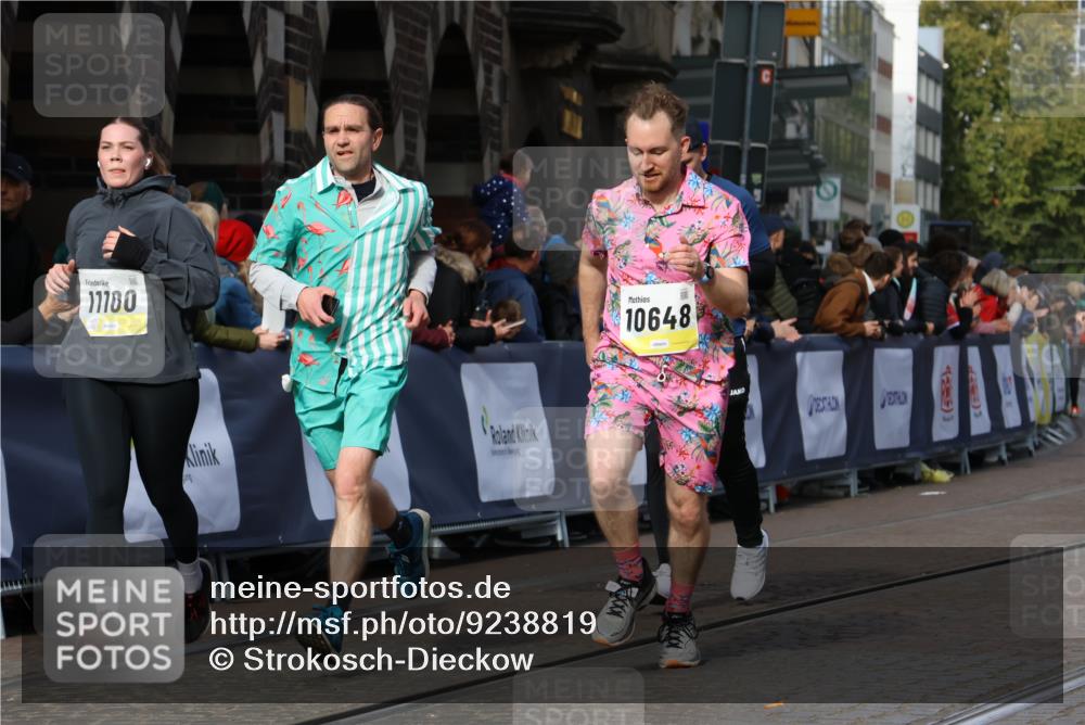 05.10.2025 - 20. swb-Marathon Bremen Strokosch-Dieckow http://msf.ph/oto/9238819 05.10.2025 10:56:31 Ziel 9547, 9790, 9886, 10005, 10008, 10042, 10179, 10387, 10546, 10648, 10971, 11100, 11253, 11260, 11571, 11691 meine-sportfotos.de