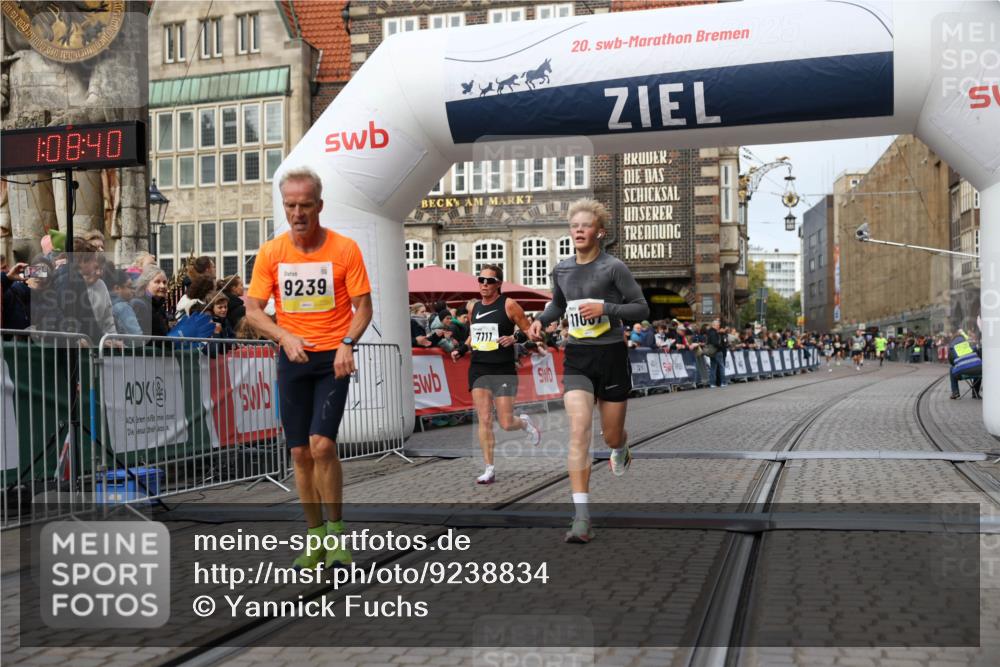 05.10.2025 - 20. swb-Marathon Bremen Yannick Fuchs http://msf.ph/oto/9238834 05.10.2025 10:39:30 Ziel 7111, 9239, 9863, 10908, 11067, 11343 meine-sportfotos.de