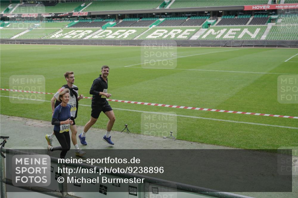 05.10.2025 - 20. swb-Marathon Bremen Michael Burmester http://msf.ph/oto/9238896 05.10.2025 10:33:54 Laufen im Stadion 5172, 7077, 9000, 9221, 9258, 9266, 9282, 9309, 9314, 9359, 9424, 9489, 9520, 9521, 9529, 9541, 9560, 9569, 9577, 9633, 9654, 9717, 9811, 9835, 9855, 9881, 9882, 9902, 9935, 10003, 10005, 10015, 10024, 10028, 10032, 10069, 10107, 10116, 10178, 10180, 10195, 10231, 10232, 10233, 10256, 10287, 10302, 10307, 10323, 10466, 10484, 10533, 10546, 10590, 10591, 10641, 10755, 10758, 10794, 10915, 10992, 9195, 9197, 9260, 9367, 9402, 9492 meine-sportfotos.de