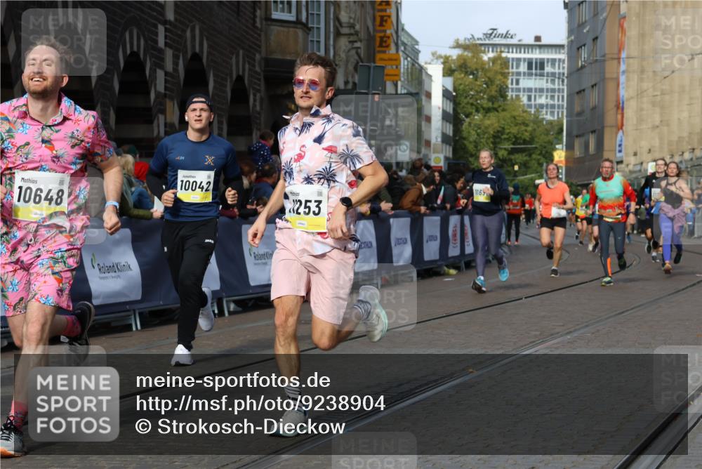 05.10.2025 - 20. swb-Marathon Bremen Strokosch-Dieckow http://msf.ph/oto/9238904 05.10.2025 10:56:32 Ziel 9547, 9790, 9886, 10005, 10008, 10042, 10179, 10648, 10971, 11100, 11253, 11260, 11475, 11571, 11691 meine-sportfotos.de