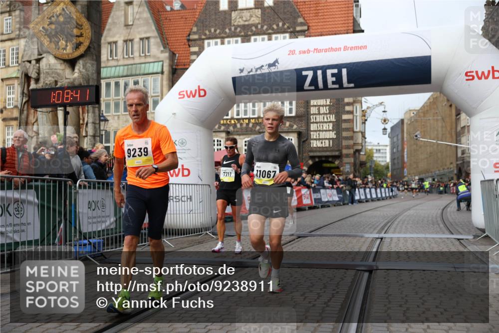 05.10.2025 - 20. swb-Marathon Bremen Yannick Fuchs http://msf.ph/oto/9238911 05.10.2025 10:39:30 Ziel 7111, 9239, 9863, 10908, 11067, 11343 meine-sportfotos.de