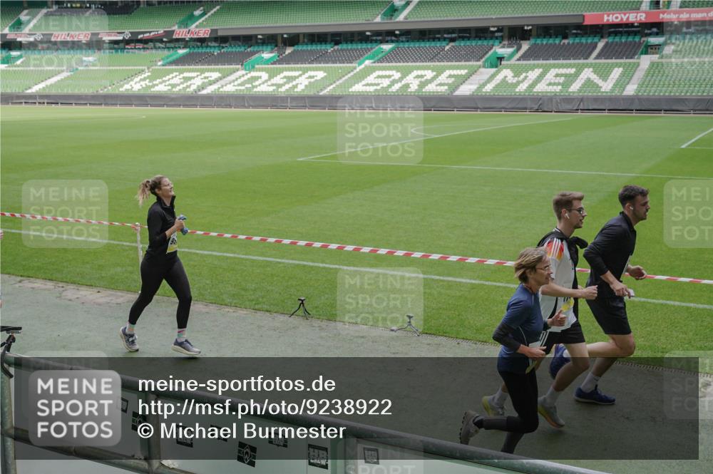 05.10.2025 - 20. swb-Marathon Bremen Michael Burmester http://msf.ph/oto/9238922 05.10.2025 10:33:55 Laufen im Stadion 5172, 7077, 9000, 9221, 9258, 9266, 9282, 9309, 9314, 9359, 9424, 9489, 9520, 9521, 9529, 9541, 9560, 9569, 9577, 9633, 9654, 9717, 9811, 9855, 9881, 9882, 9902, 9935, 10003, 10005, 10015, 10024, 10028, 10032, 10069, 10107, 10116, 10178, 10180, 10195, 10231, 10232, 10233, 10256, 10287, 10302, 10307, 10323, 10466, 10484, 10533, 10546, 10590, 10591, 10641, 10755, 10758, 10794, 10915, 10992, 9195, 9197, 9260, 9367, 9402, 9492 meine-sportfotos.de