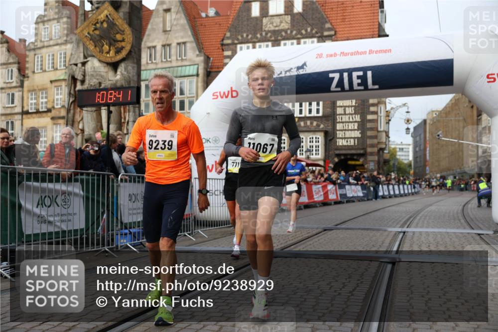 05.10.2025 - 20. swb-Marathon Bremen Yannick Fuchs http://msf.ph/oto/9238929 05.10.2025 10:39:31 Ziel 7111, 9239, 9863, 10908, 11067, 11343 meine-sportfotos.de