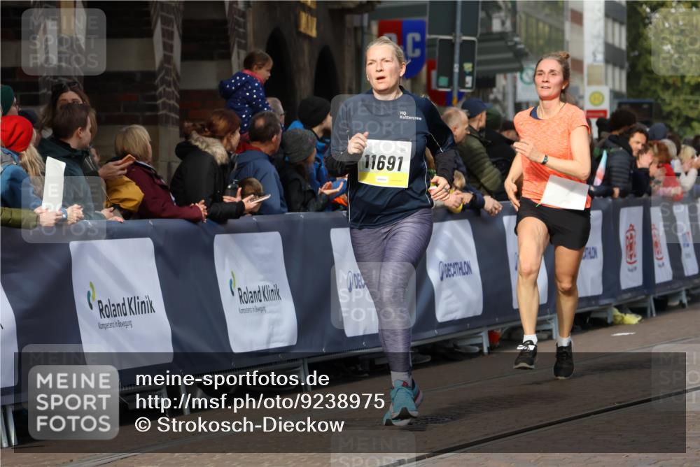 05.10.2025 - 20. swb-Marathon Bremen Strokosch-Dieckow http://msf.ph/oto/9238975 05.10.2025 10:56:34 Ziel 8118, 9547, 9886, 10008, 10042, 10648, 10971, 11100, 11253, 11260, 11475, 11571, 11691 meine-sportfotos.de