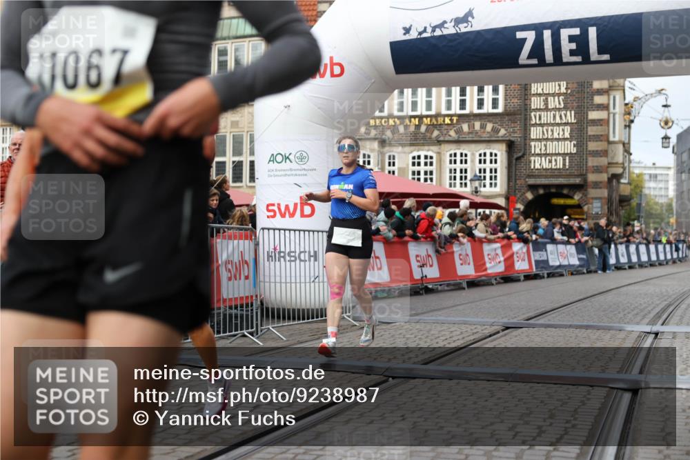 05.10.2025 - 20. swb-Marathon Bremen Yannick Fuchs http://msf.ph/oto/9238987 05.10.2025 10:39:32 Ziel 7111, 9239, 9863, 10908, 11067, 11343 meine-sportfotos.de