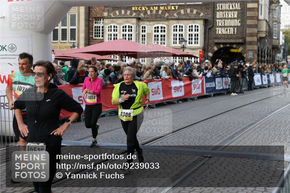 05.10.2025 - 20. swb-Marathon Bremen Yannick Fuchs http://msf.ph/oto/9239033 05.10.2025 11:07:45 Ziel 9306, 10585, 10650, 10749, 10776, 11584 meine-sportfotos.de