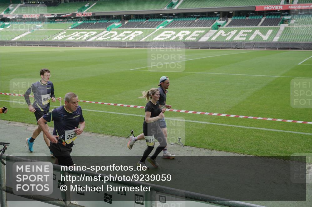 05.10.2025 - 20. swb-Marathon Bremen Michael Burmester http://msf.ph/oto/9239059 05.10.2025 10:33:58 Laufen im Stadion 5172, 7077, 7101, 9000, 9221, 9258, 9266, 9282, 9309, 9314, 9359, 9424, 9472, 9489, 9520, 9521, 9529, 9541, 9560, 9569, 9577, 9591, 9633, 9654, 9714, 9717, 9811, 9820, 9855, 9881, 9882, 9902, 9935, 10003, 10005, 10015, 10024, 10028, 10032, 10069, 10107, 10116, 10178, 10180, 10195, 10196, 10231, 10232, 10233, 10256, 10287, 10302, 10307, 10323, 10398, 10408, 10466, 10484, 10533, 10546, 10590, 10591, 10641, 10755, 10758, 10794, 10915, 10992, 9258, 9260, 9367, 9402 meine-sportfotos.de