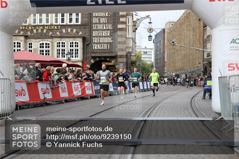 05.10.2025 - 20. swb-Marathon Bremen Yannick Fuchs http://msf.ph/oto/9239150 05.10.2025 10:39:39 Ziel 9671, 10525, 11474 meine-sportfotos.de