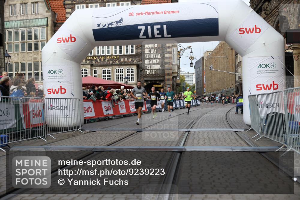 05.10.2025 - 20. swb-Marathon Bremen Yannick Fuchs http://msf.ph/oto/9239223 05.10.2025 10:39:40 Ziel 9289, 9671, 10525, 11474 meine-sportfotos.de